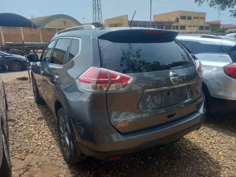 Nissan Rogue   - 2016