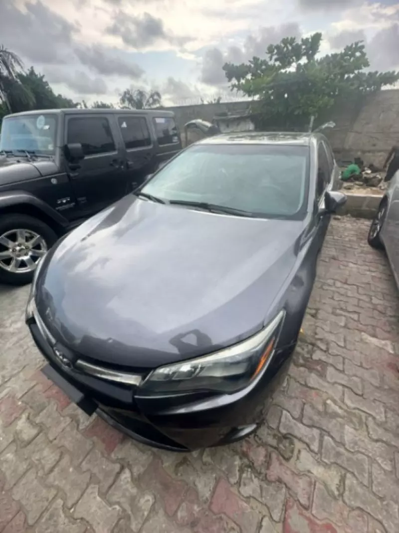 Toyota Camry   - 2016