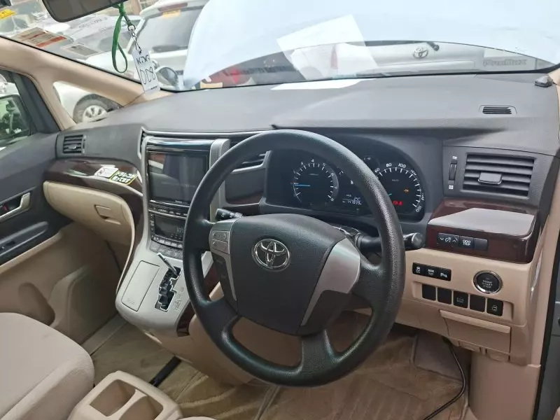 Toyota Alphard   - 2013