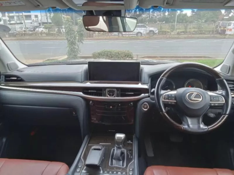 Lexus LX 570   - 2017