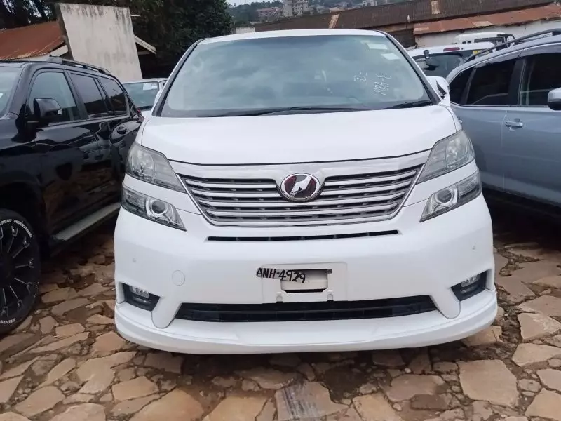 Toyota Vellfire    - 2400