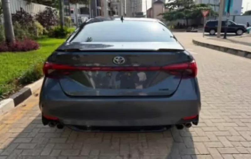 Toyota Avalon   - 2019