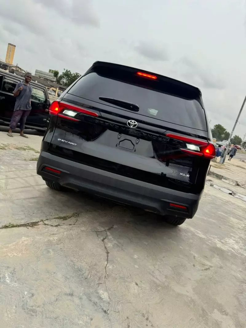 Toyota Highlander   - 2024
