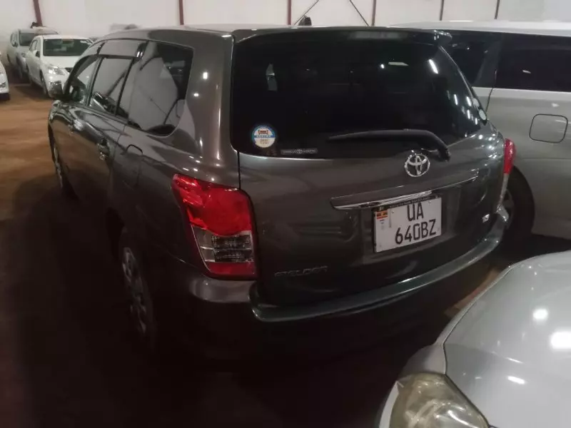 Toyota Fielder    - 2010