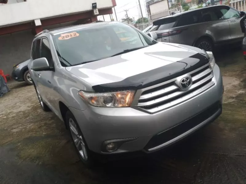 Toyota Highlander   - 2012