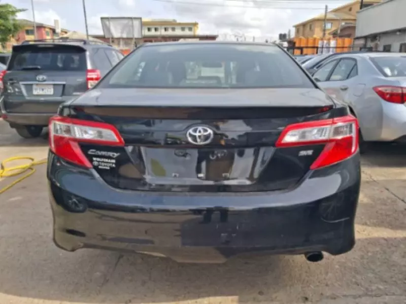 Toyota Camry   - 2014