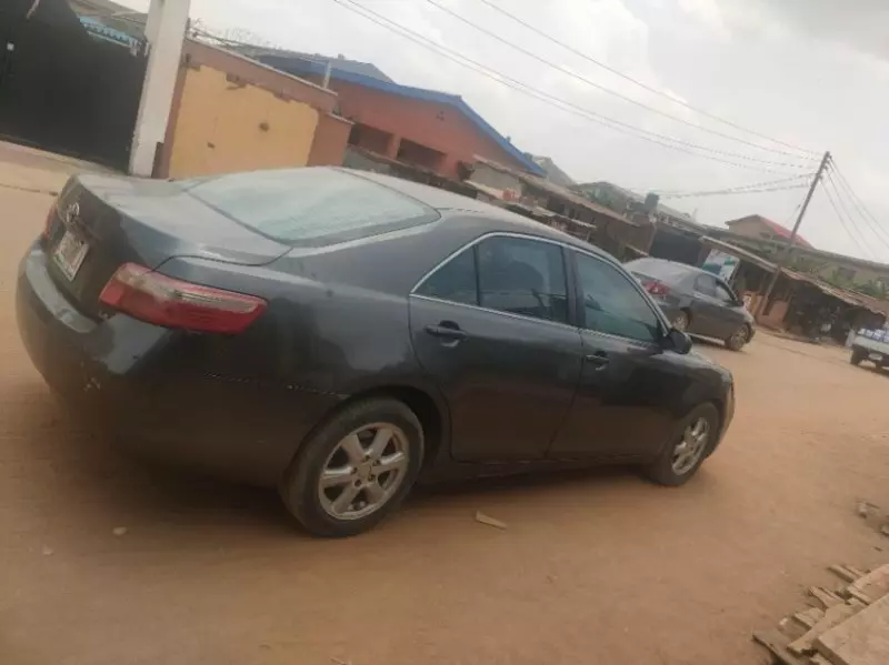 Toyota Camry   - 2009