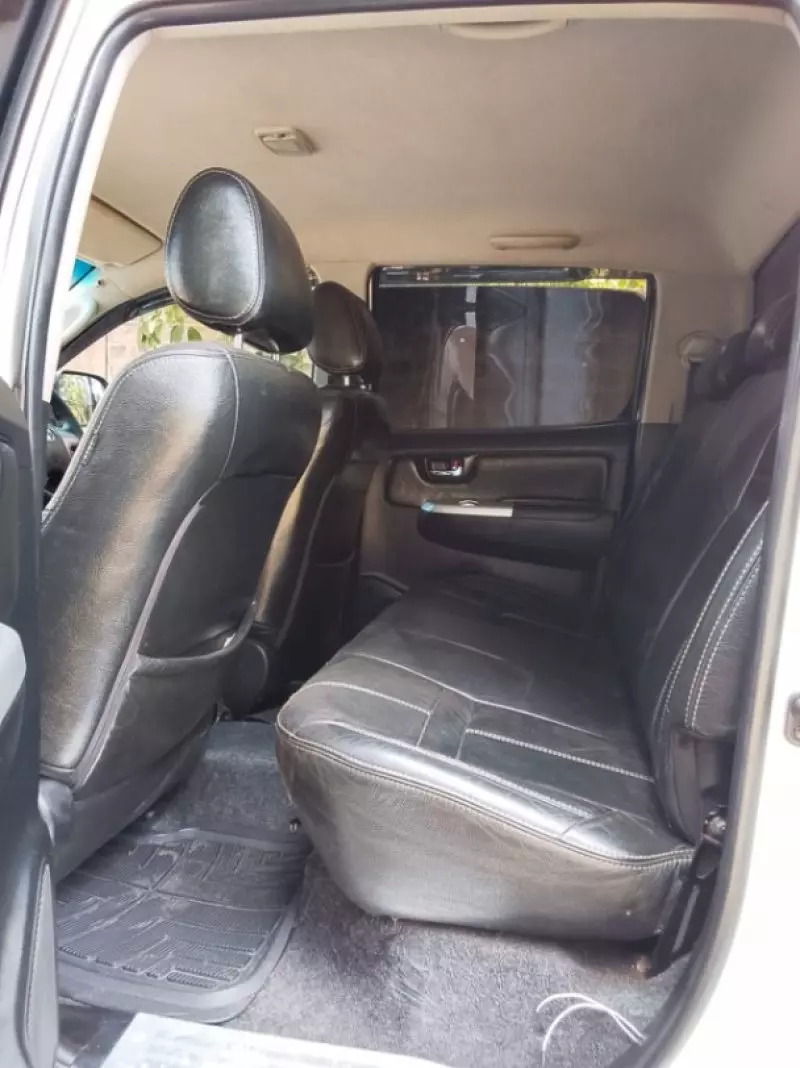 Toyota Hilux   - 2014