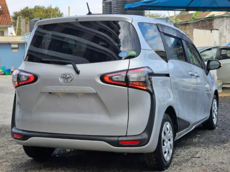 Toyota Sienta   - 2018