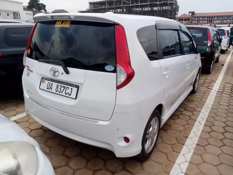 Toyota Passo Sette   - 2010