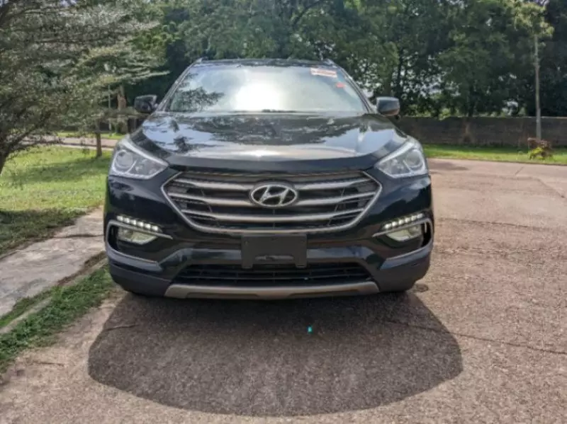Hyundai Santa Fe   - 2017