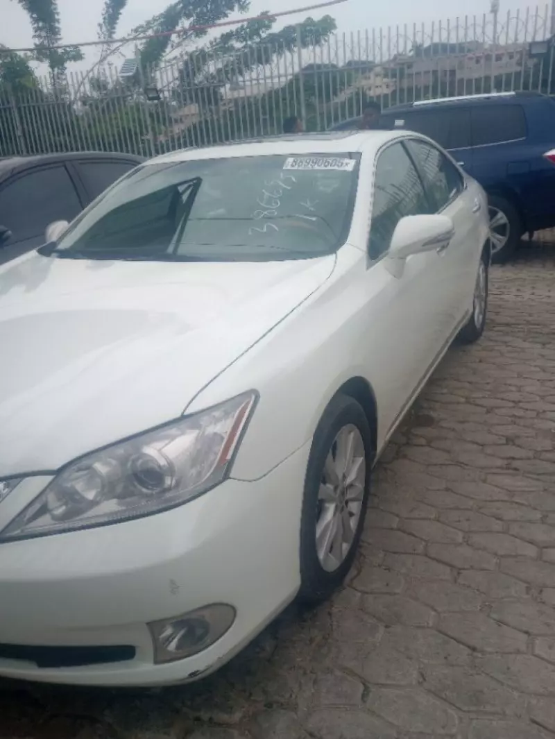 Lexus ES 350   - 2010