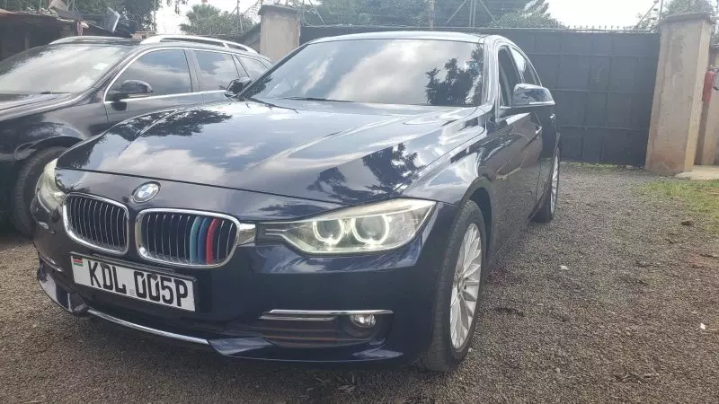 BMW 320i   - 2013