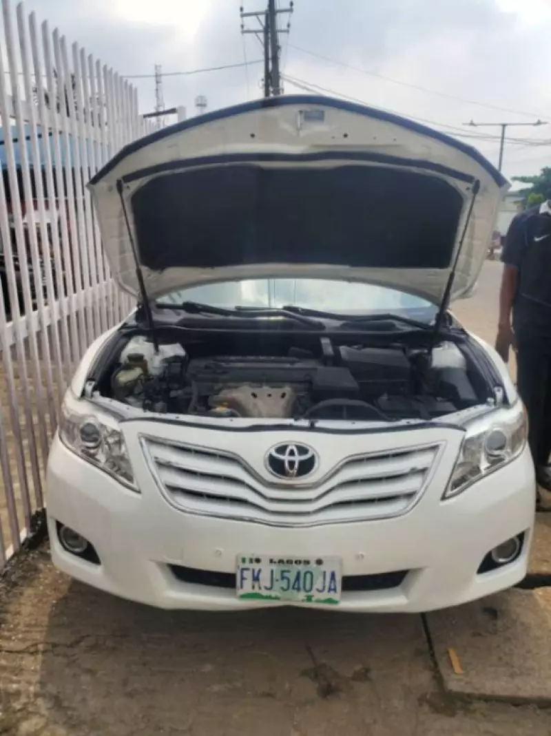 Toyota Camry   - 2011