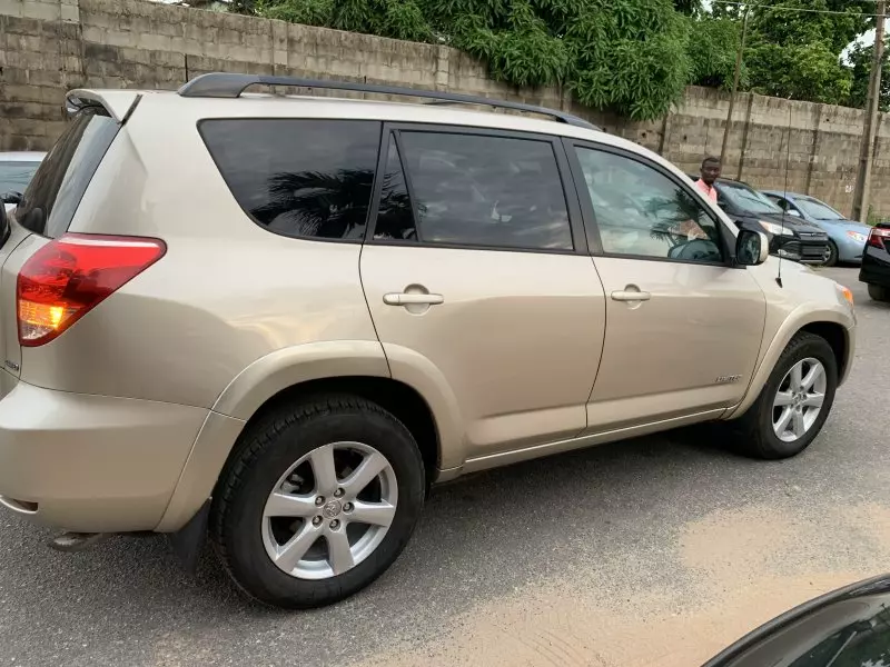 Toyota RAV 4   - 2006
