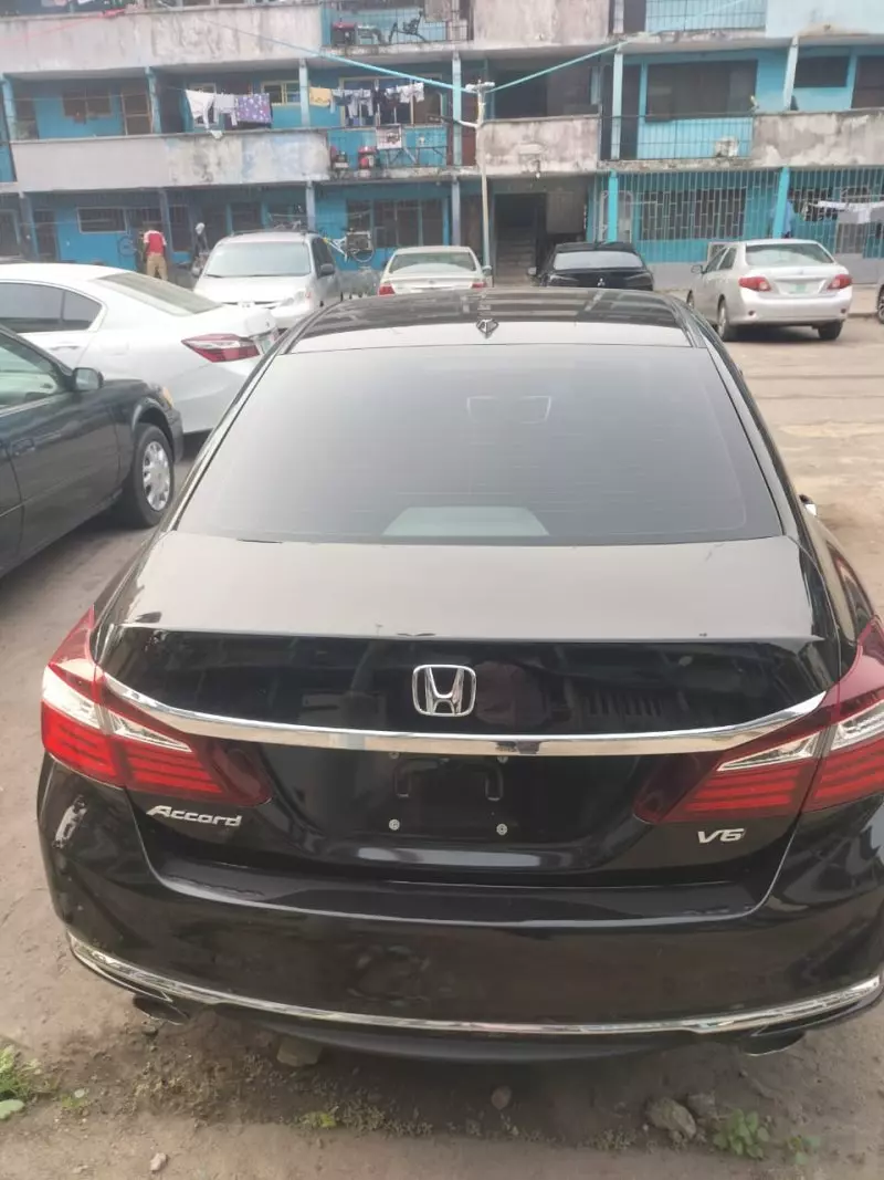 Honda Accord   - 2017