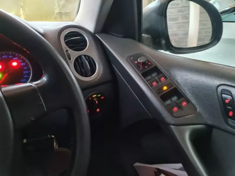 Volkswagen Tiguan   - 2008