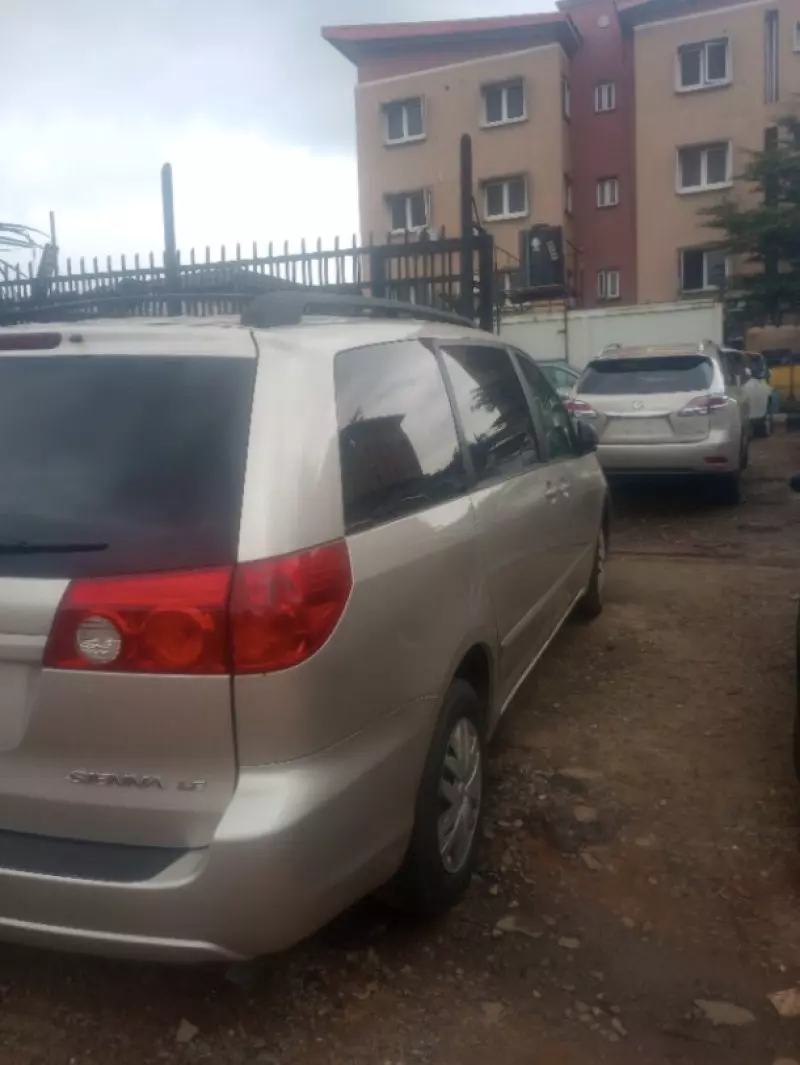 Toyota Sienna   - 2006