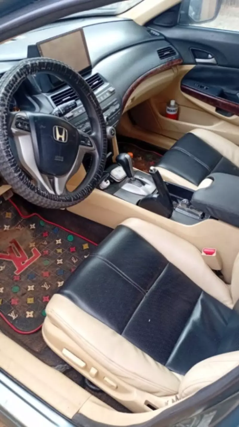 Honda Crosstour   - 2010