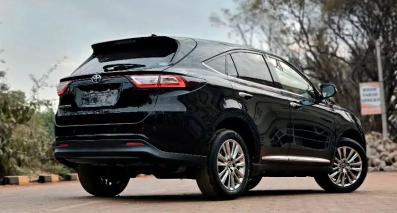 Toyota Harrier   - 2018