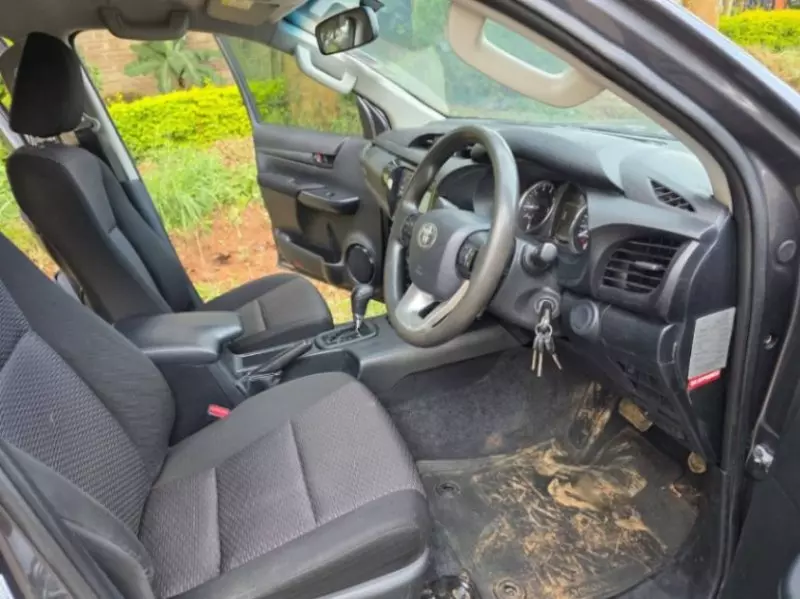 Toyota Hilux   - 2022