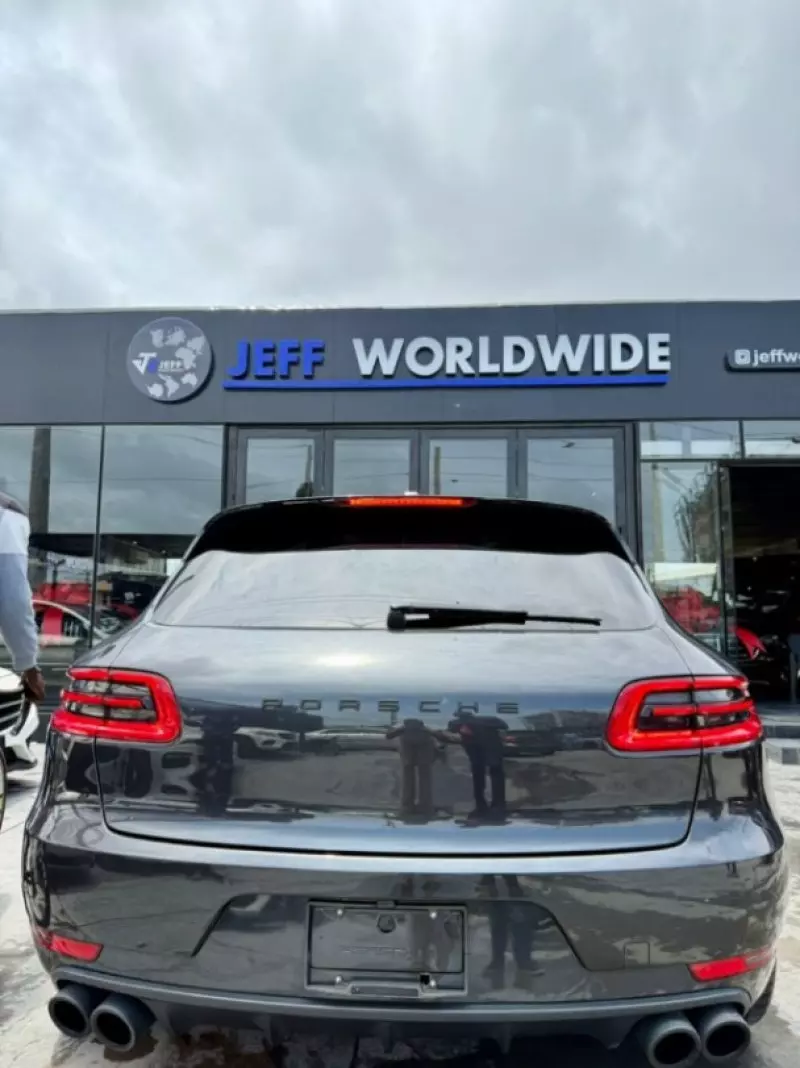 PORSCHE Macan - 2017