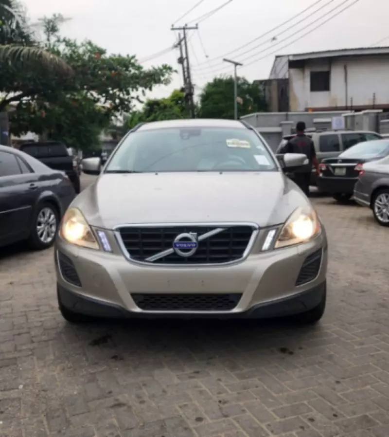 Volvo XC60   - 2011