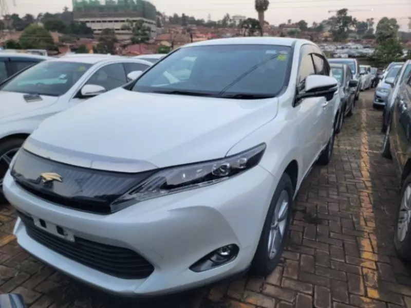 Toyota Harrier   - 2017