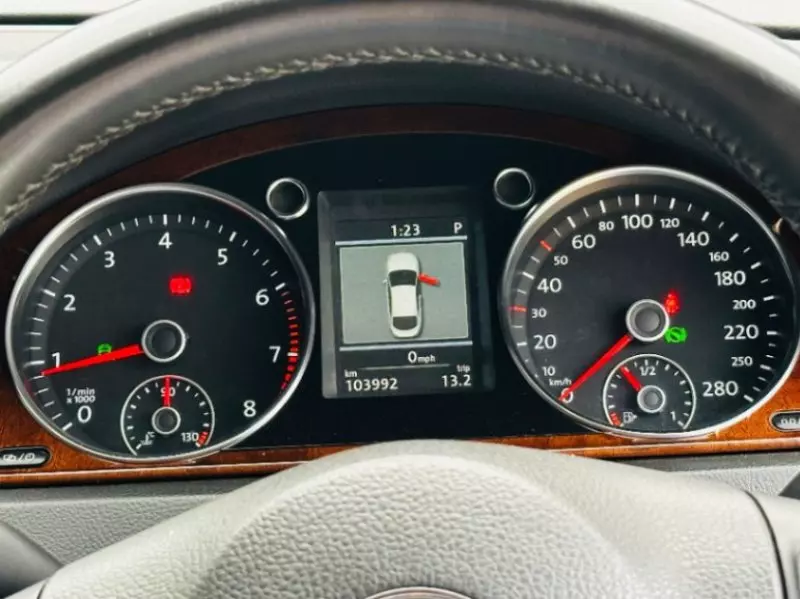 Volkswagen Tiguan   -
