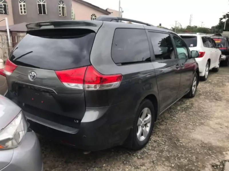 Toyota Sienna   - 2012