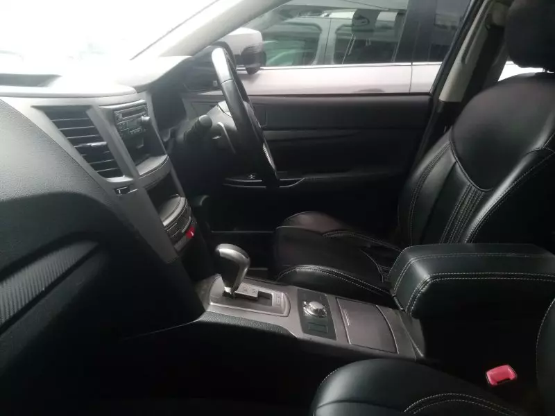 Subaru Legacy   - 2010