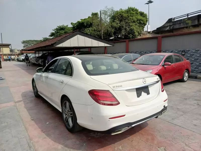 Mercedes-Benz E 300 - 2019