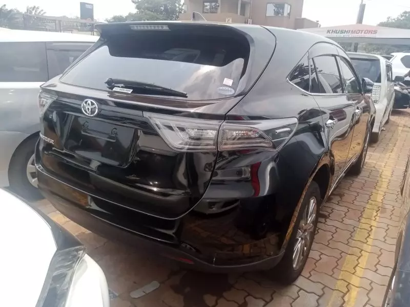 Toyota Harrier   - 2016