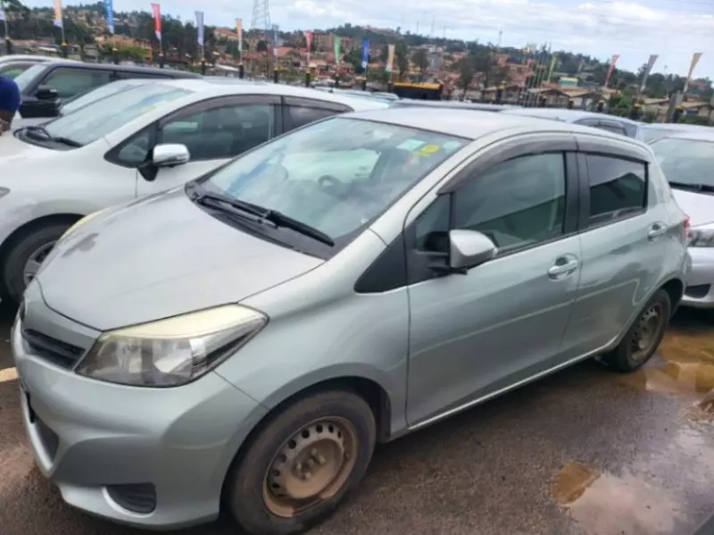 Toyota Vitz   - 2011