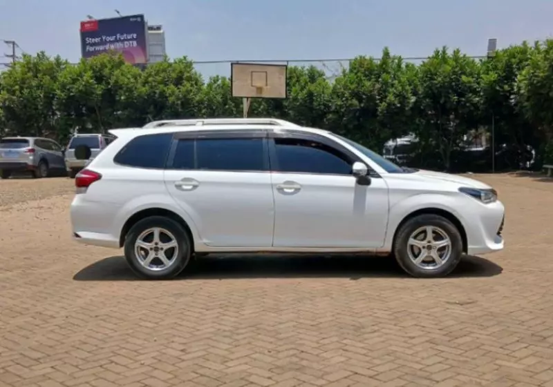 Toyota Fielder    - 2016