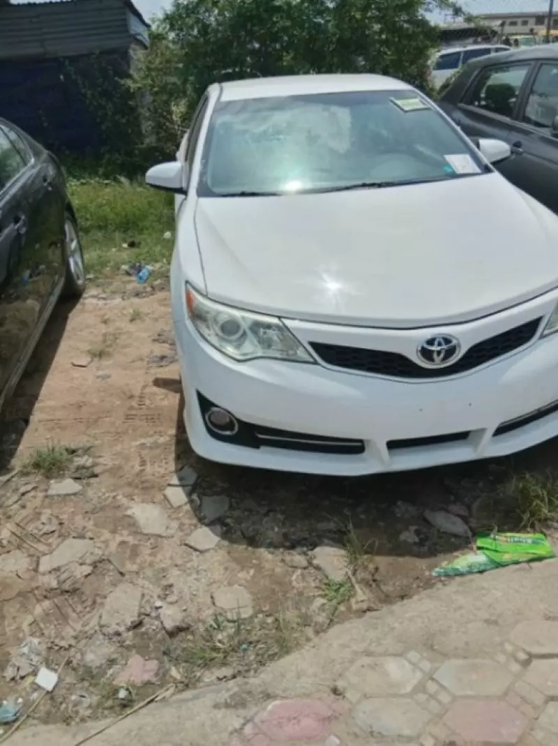 Toyota Camry   - 2014