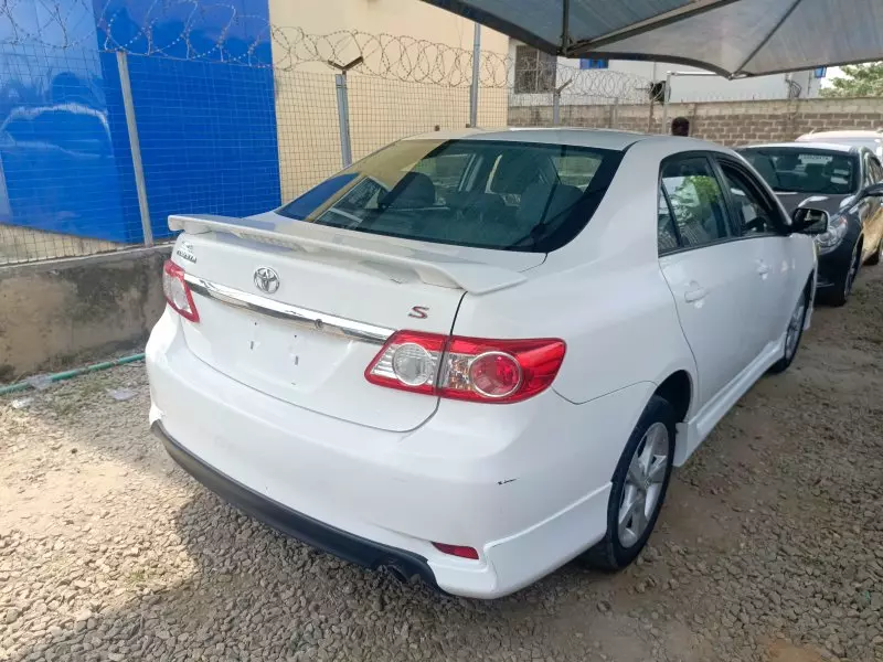 Toyota Corolla   - 2012