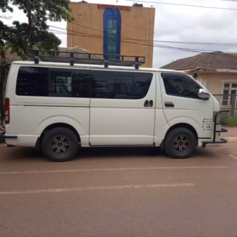 Toyota Hiace   - 2010