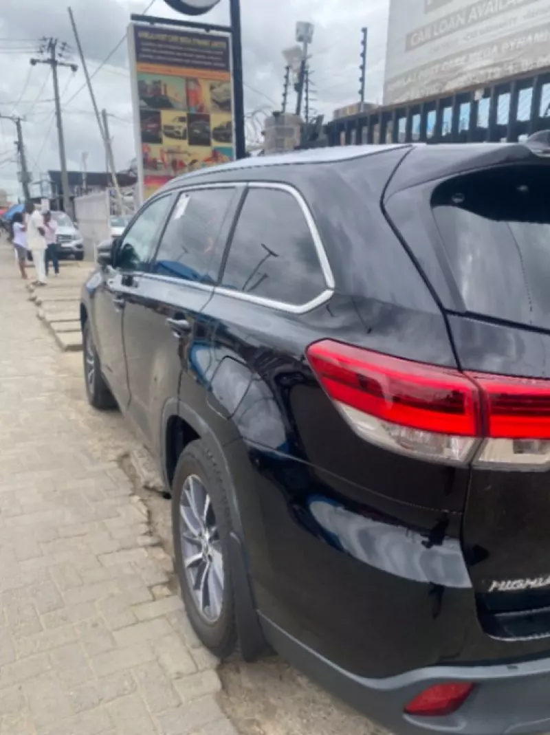 Toyota Highlander   - 2017
