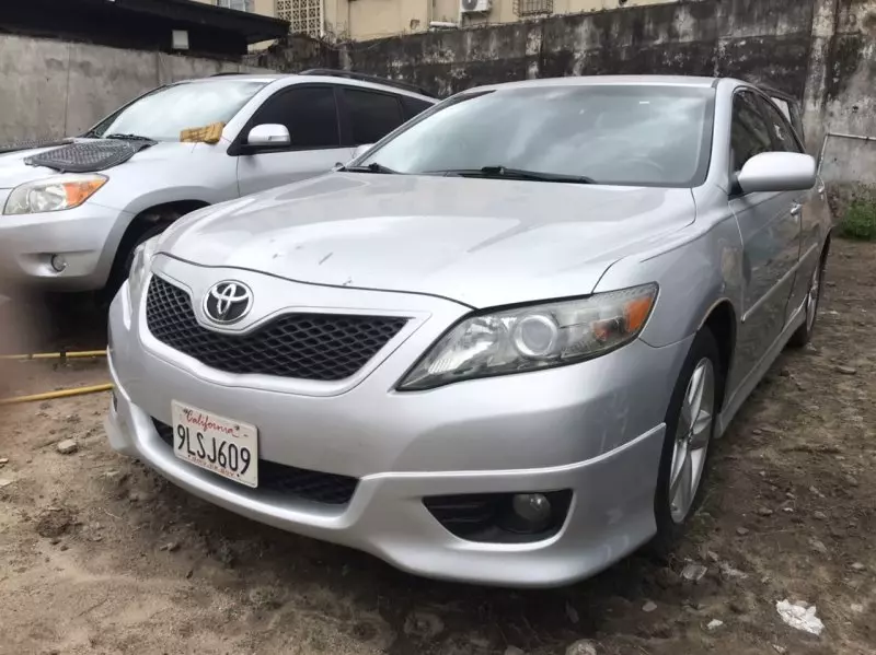 Toyota Camry   - 2010