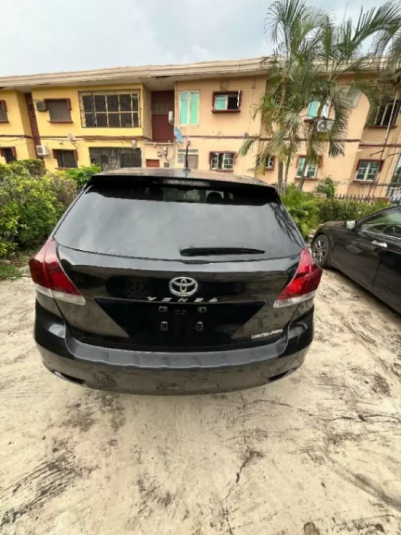 Toyota Venza   - 2012