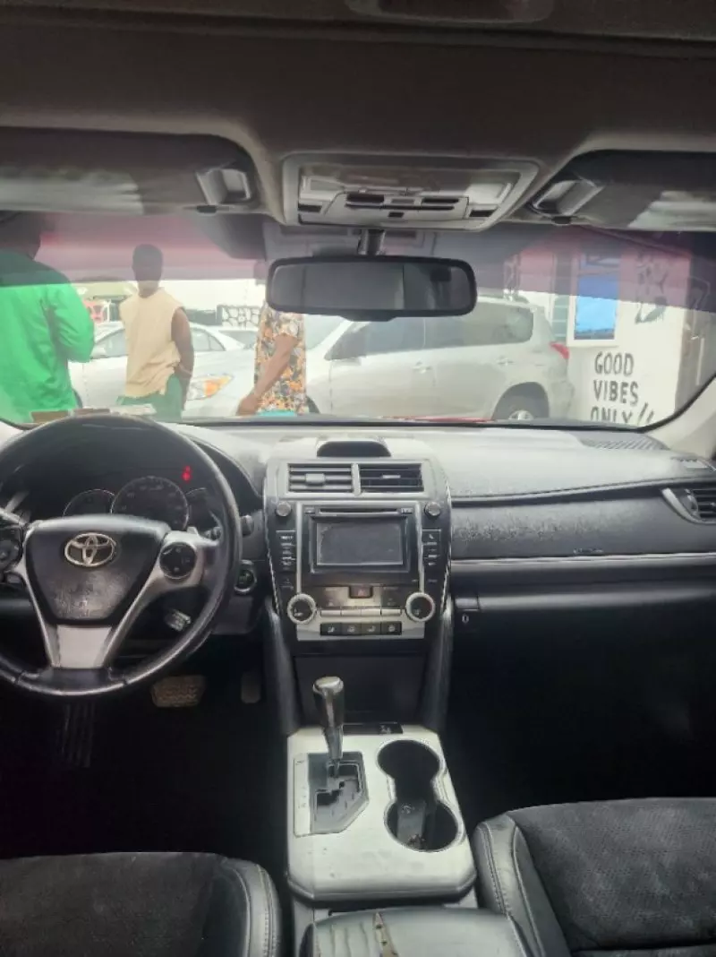 Toyota camry   - 2012