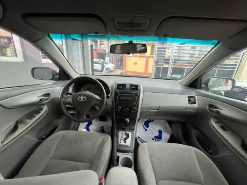 Toyota Corolla   - 2010