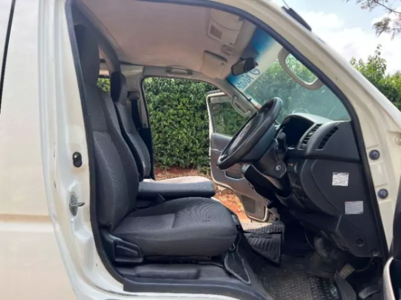 Toyota Hiace   - 2014