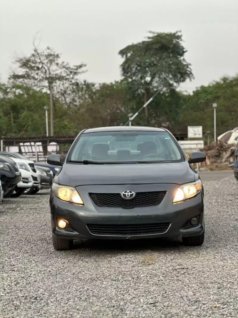 Toyota Corolla   - 2009