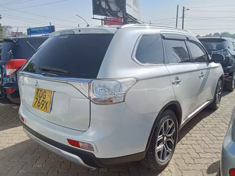 Mitsubishi OUTLANDER