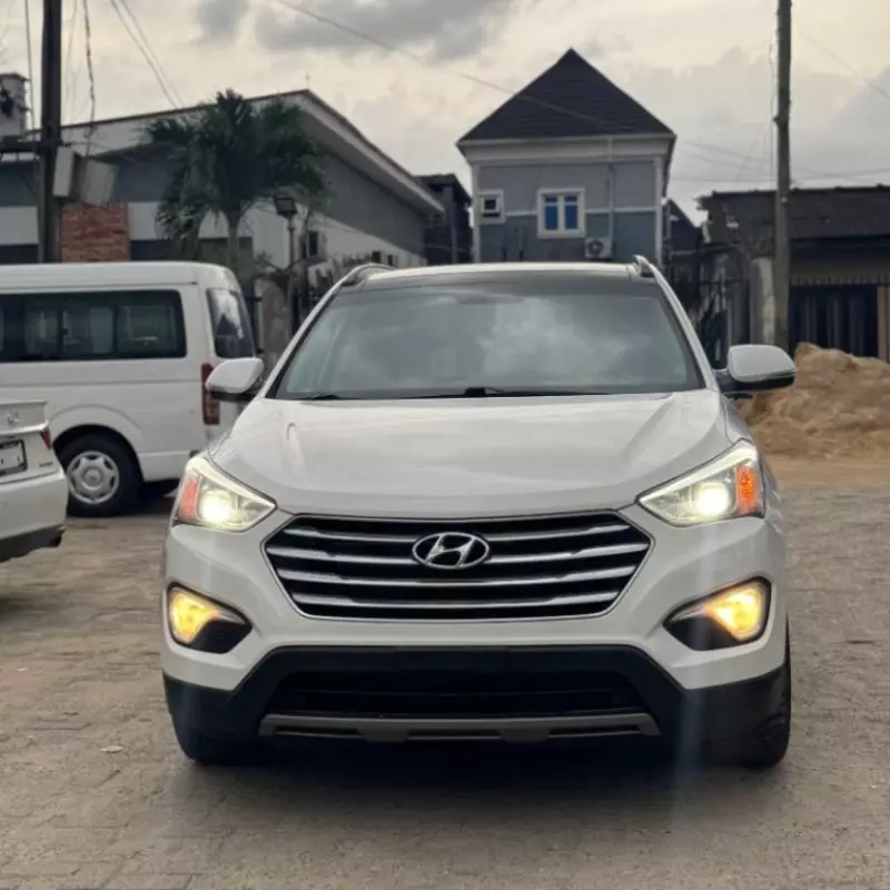 Hyundai Santa Fe - 2015