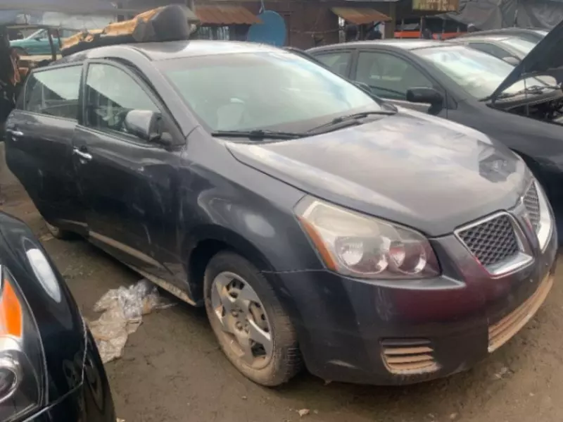 Pontiac Vibe   - 2010