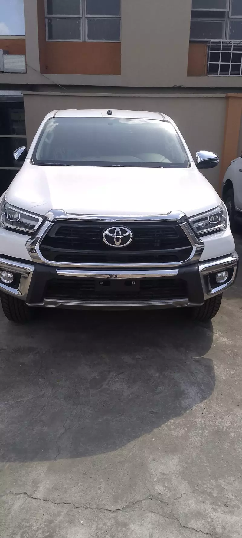 Toyota Hilux   - 2024