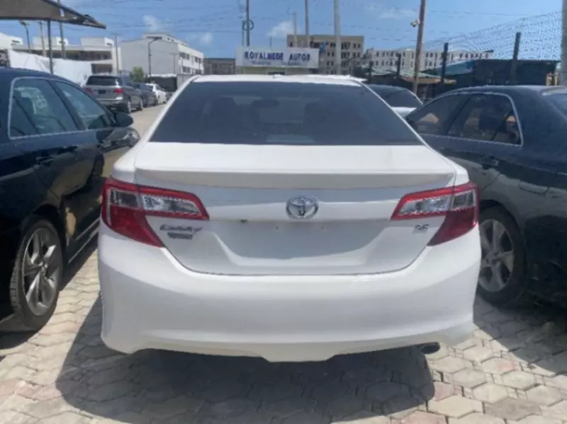 Toyota Camry   - 2013